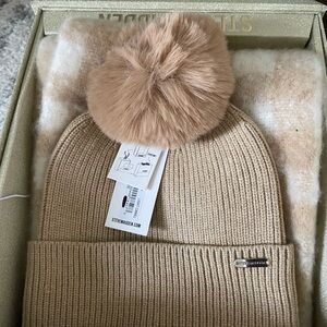 Steve Madden Hat and Scarf Gift Set